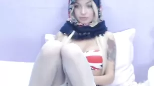 Грудастая DearMyself сексуально раздевается