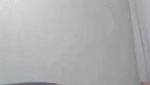 Горячая самка HOTGIRL4U трахает обе дырочки