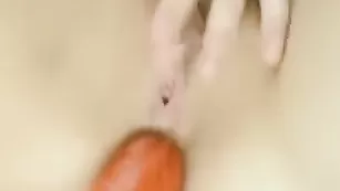 Русская секс бомба lilisenok трахает обе щелки