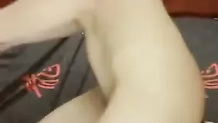 Русская секс бомба lilisenok трахает обе щелки