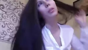 Черноволосая missalissa отсасывает страпон