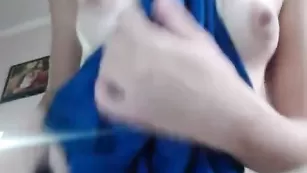 Русская нимфа russiangirl84 трахает киску пальчиками