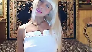 Прекрасная соска sonyabony показывает сиськи