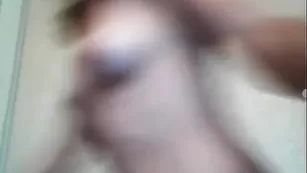 Роскошная me4taa ласкает анал пальцем