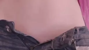 Обалденная vassabbii облизывает страпон