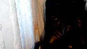 Грудастая красотка PanaceaSex эротично раздевается