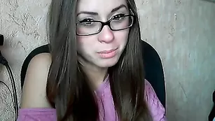 Очкастая куколка malinkalove общается во фри