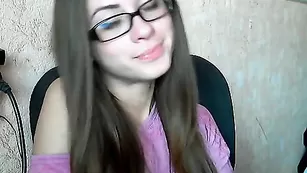 Очкастая куколка malinkalove общается во фри