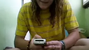 Грудастая куколка мастурбирует пизду на балконе