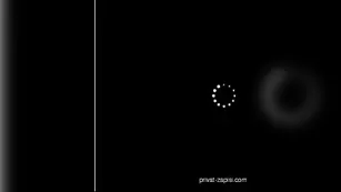 Изысканная zaykka трахает вагину самотыком