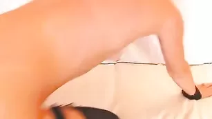 Сексуальная malinamix трахает пизду в привате