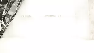 Грудастая бабенка varwara дрочит киску в привате