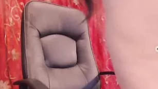 Русская проказница vassabbii мастурбирует пизденку