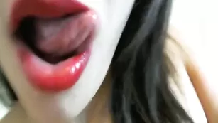 Деловая детка vetta долбит задницу фаллосом