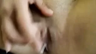 Прекрасная Vetta ласкает влажную пизду