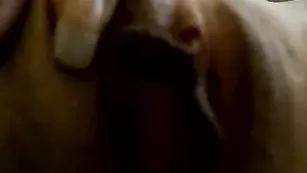 Прекрасная Vetta ласкает влажную пизду