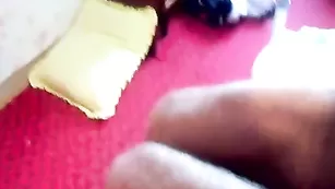 Русская шалава Олеся ебется в пизду