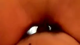 Русская шалава Олеся ебется в пизду