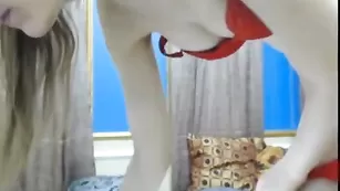 Худенькая соска merysimpson мастурбирует пизду