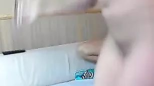 Озорные суки Arisha и Marisha занимаются оральными утехами