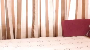 Прекрасная peonyx7 трахает половые губки