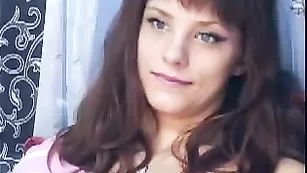 Шикарная стерва nikadream трахнула пизденку