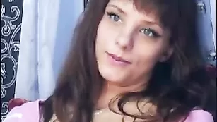 Шикарная стерва nikadream трахнула пизденку