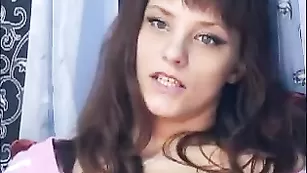 Шикарная стерва nikadream трахнула пизденку