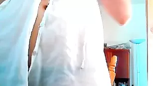 Худая шмара Sofia01 сексуально разделась