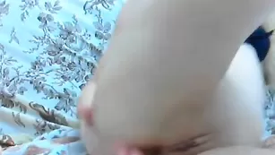 Божественная sexxxydoll трахает задницу пальчиками