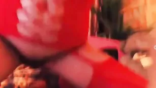 Изящная соска malushka облизывает пальчик