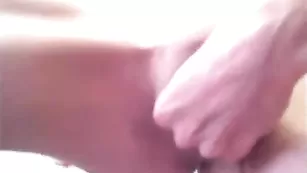 Блаженная самка Belothka пальчиками дрочит дырочки