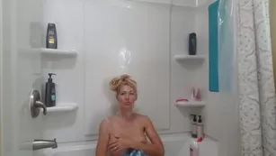 HOLLYHOTWIFE Хорошо morning fans Мой morning bath routine для вас guys чат для бесплатное порно реальный секс