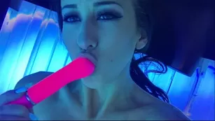 Kandiss Kiss Public Tanning Bed Vibrator Cum порно реальный секс