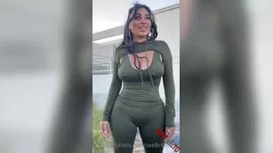 Brittanya Razavi public шоу чат для бесплатное порно реальный секс