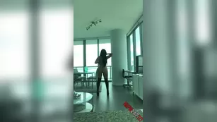 Valerie Kay Ice-cream Scooper Makes Valerie Cum чат для бесплатное порно реальный секс