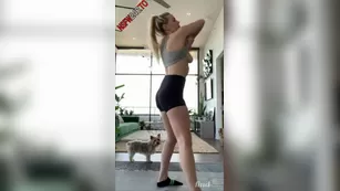 Jenna Lee practicing yoga without clothes чат для бесплатное порно реальный секс