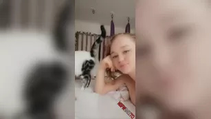 Sarah Calanthe morning дразнит on bed snapchat premium порно реальный секс