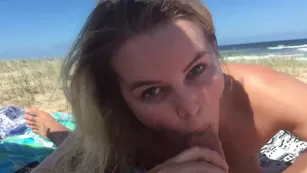 Elle Knox POV минет on public beach порно реальный секс