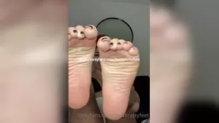 bestprettyfeet Lol I always wear sandals or slides so I don't sme Адалт вэбкамс чат для бесплатное порно