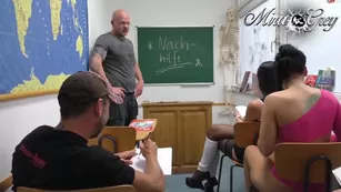 Mira Grey Versaute Nachhilfe! Gemeinschaftsblasen Unterricht порно реальный секс