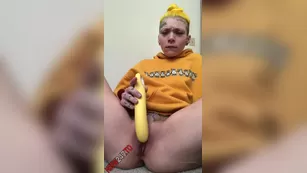 Sunny Hues vibrator мастурбация in yellow crop top порно реальный секс