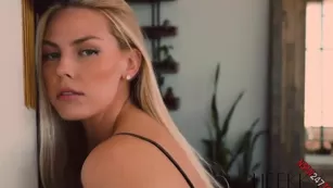 Jenna Lee striping in a sexy black lingerie in мой hall чат для бесплатное порно реальный секс