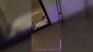 aprilmakenna filmed a whole секс tape it s about 15 17 mins long so Адалт вэбкамс чат для бесплатное порно