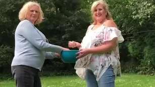 cathandannabel 2 Busty Birds Feeding our feathered fri Адалт вэбкамс чат для бесплатное порно