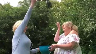 cathandannabel 2 Busty Birds Feeding our feathered fri Адалт вэбкамс чат для бесплатное порно