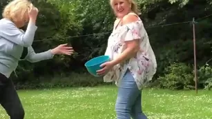 cathandannabel 2 Busty Birds Feeding our feathered fri Адалт вэбкамс чат для бесплатное порно