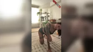 Octavia May Stripping and wiggling мой hips while the sun is shining through the curtains чат для бесплатное порно реальный секс