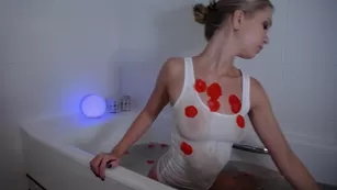 vera1995 underwater cum wet t-shirt look порно бесплатное girls manyvids