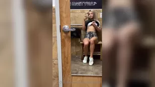 therealbrittfit 9 times out of 10 whenever i go into a public bathroom it isn t to use it if only i Адалт вэбкамс чат для бесплатное порно